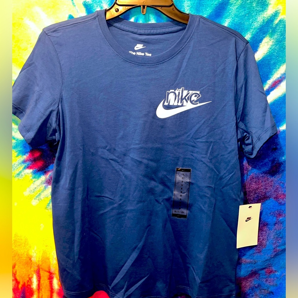 NWT Women’s Graphic Nike Short sleeve tee